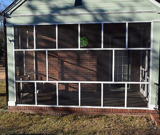 4th image of 2327 Farrand Dr