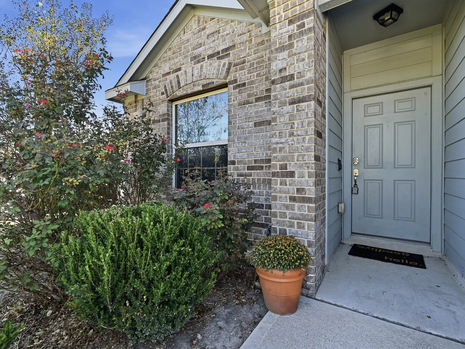 3 bed, 1690 sqft, $1,895 — Photo 4