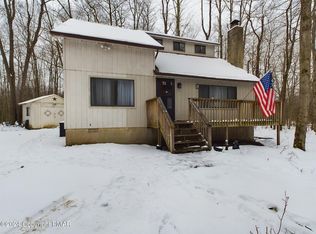 102 Tioga Dr, Pocono Lake, PA 18347