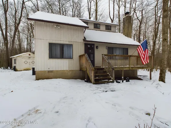 102 Tioga Dr, Pocono Lake, PA 18347