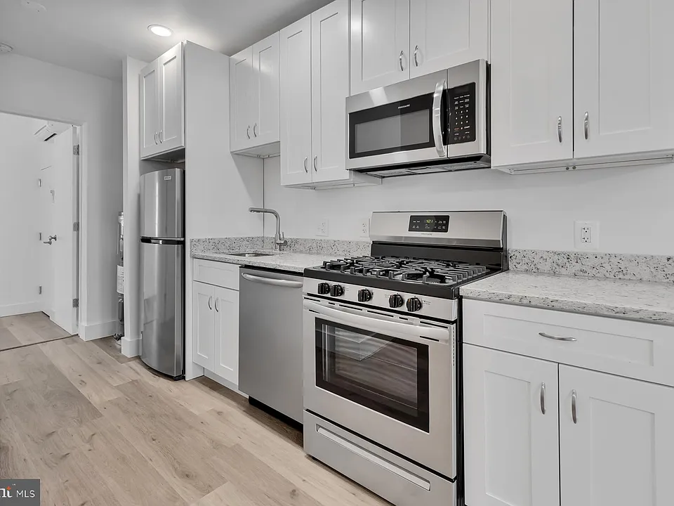 1353 Nicholson St NW #4
