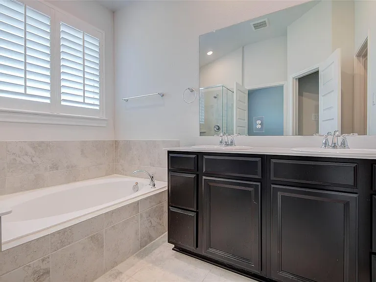 2425 Temple Crag Dr — Photo 17