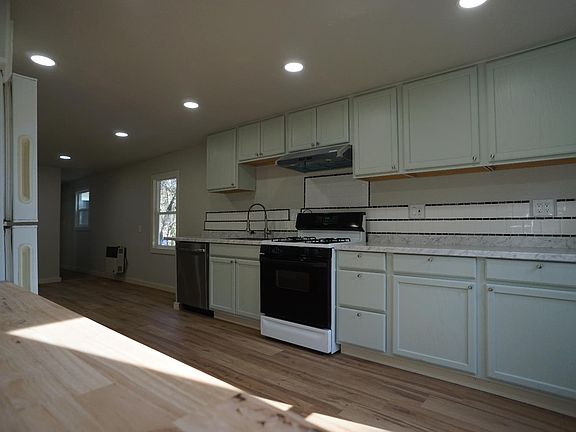 3rd image of 1525 Cold Springs Rd Space 63