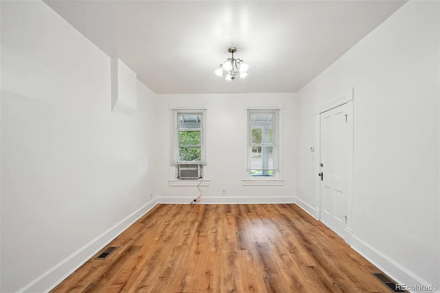 3 bed, 2.5 bath, 1128 sqft, $2,900 — Photo 3