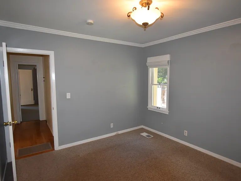 1635 Brewster Ave — Photo 9