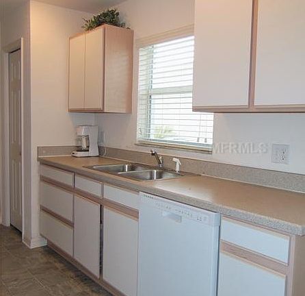 5th image of 291 Lake Suzanne Dr