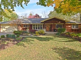 601 Forest View Dr, Geneva, IL 60134