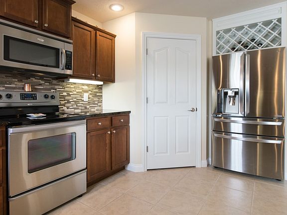 4th image of 10600 Fall Creek Dr