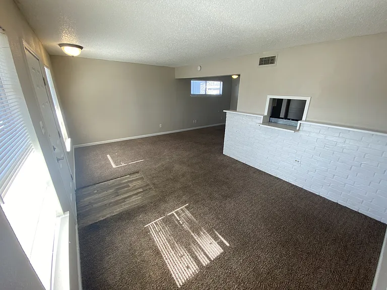 Woodlawn Apartments — Photo 15