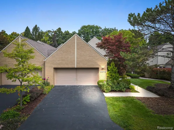 3878 Wabeek Lake Dr E, Bloomfield, MI 48302
