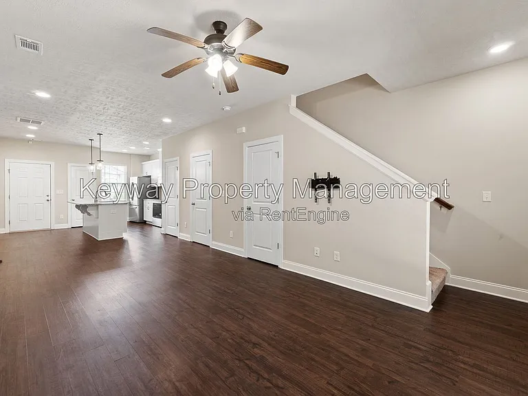1842 Butternut Dr — Photo 2