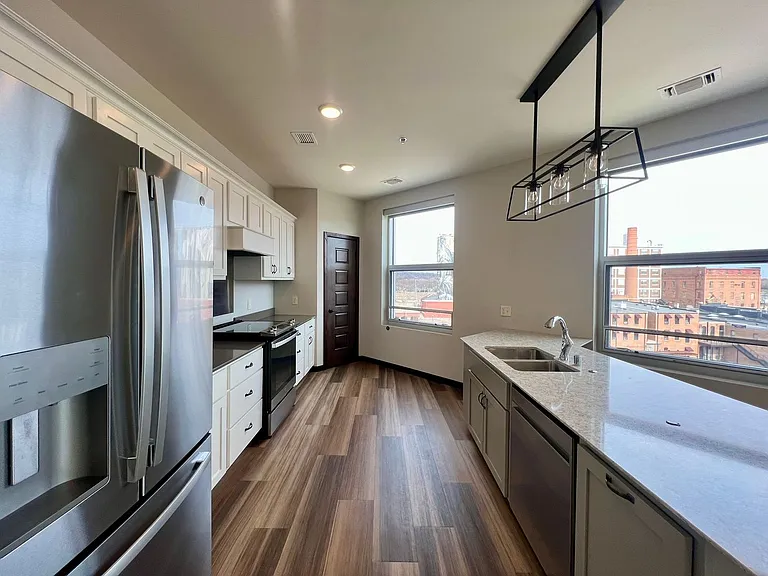 201 N Riverfront Dr — Photo 9