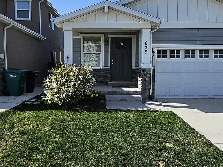 629 W Life Dr — Photo 2