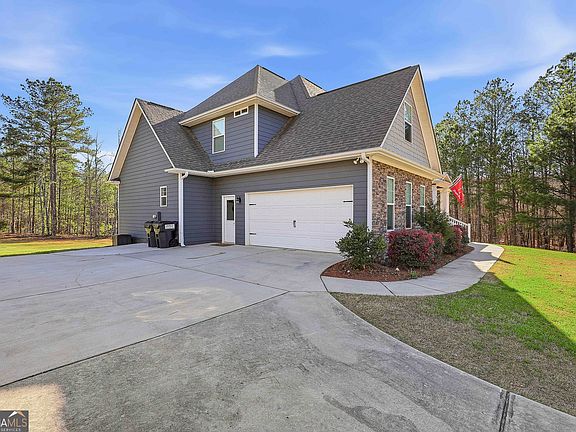 3rd image of 170 Emerson Ridge Trl