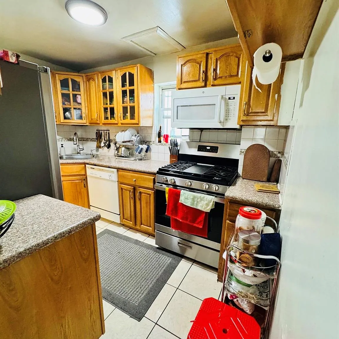 3 bed, 2.0 bath, 1000 sqft, $3,500 — Photo 2