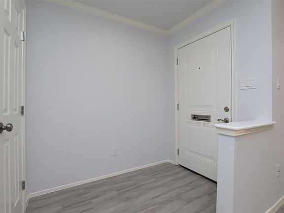 5th image of 2504 Bering Dr