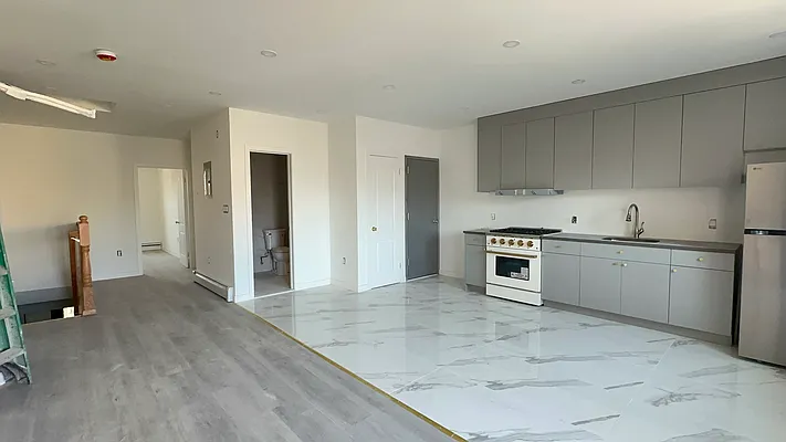 Rented by YouYork Management LLC | media 37