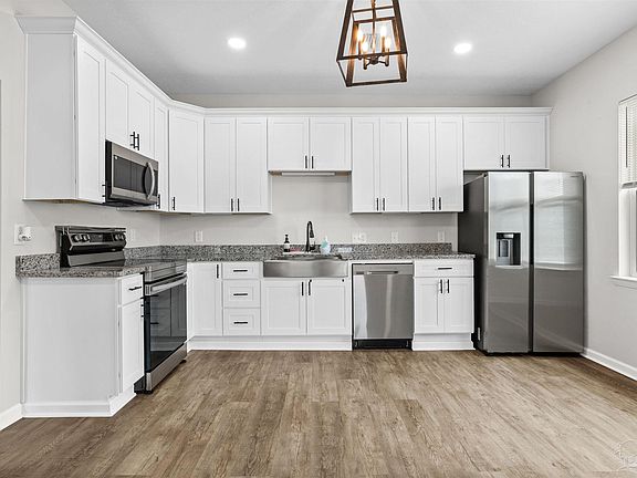 5th image of 1100 W La Rua St