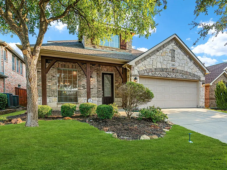 1181 Capital Dr — Photo 2