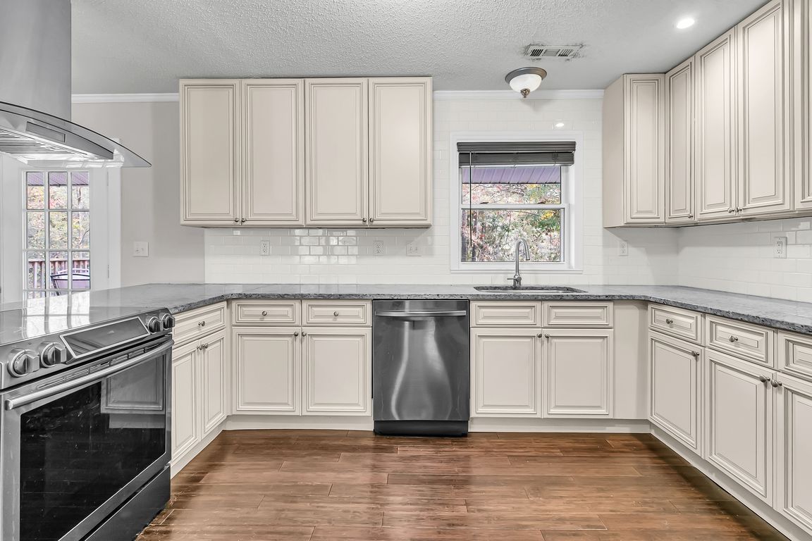 next background image