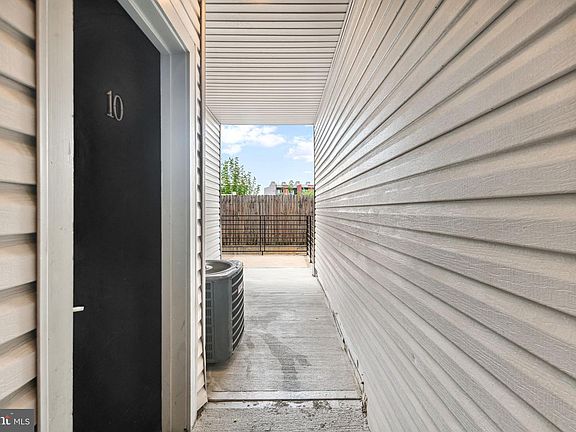 2nd image of 1843 N 6th St #10