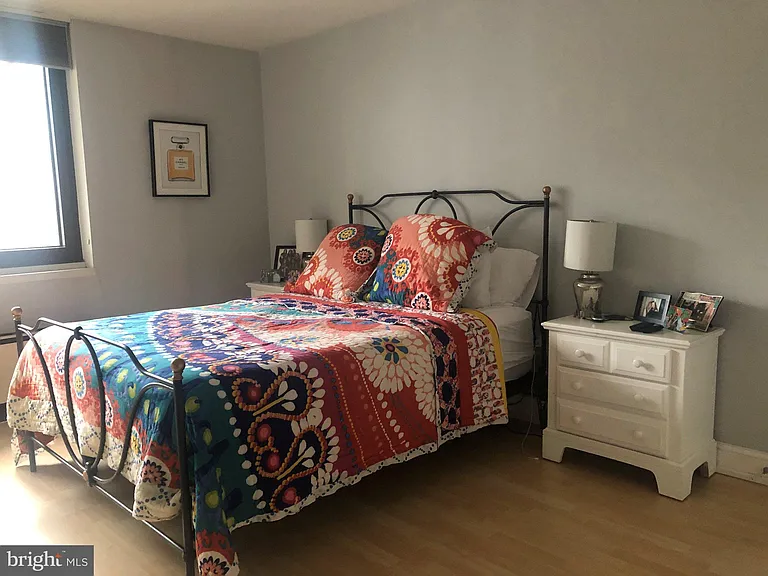 1420 Locust St #6R — Photo 5