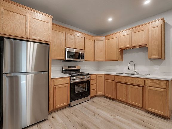 4th image of 494 E 5th St #436