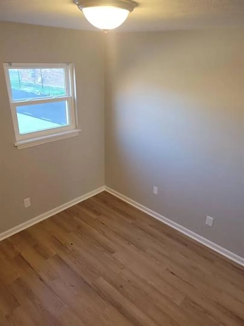 2 BR, 1 BA apartment with W/D Hookups - 4808 Saddlebrook Lane #4, Louisville, KY 40216 — Photo 3