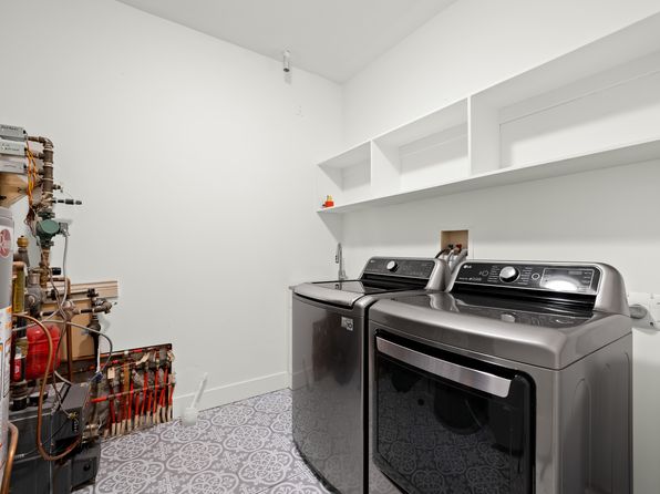 4 bedroom rental in Burnaby — photo 27