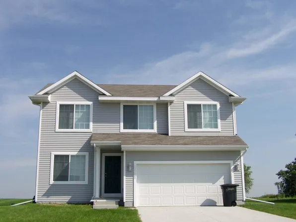 10111 Catalina Dr, Johnston, IA 50131