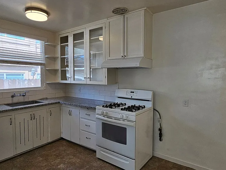 609 E Central Ave — Photo 12