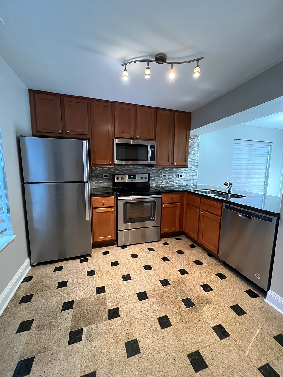 Building Photo - 124 White Oak Ct #4