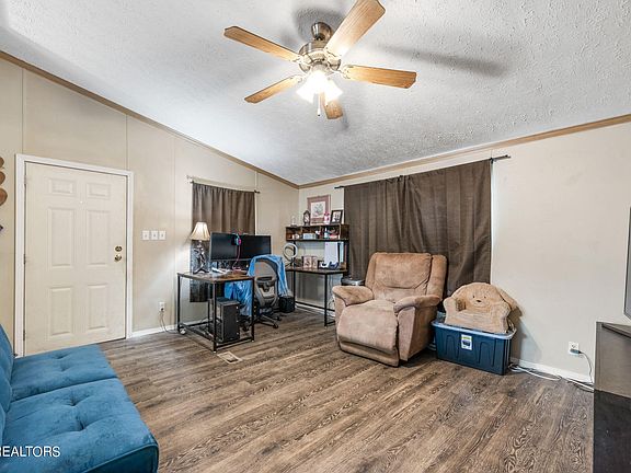 4th image of 3812 Cate Ave