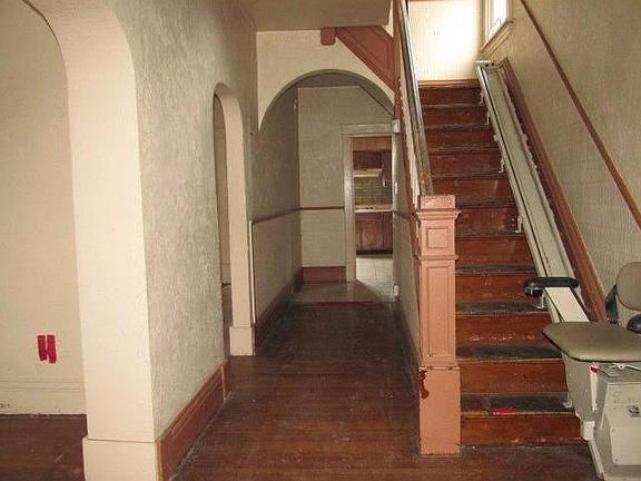 4th image of 815 Scott Ave