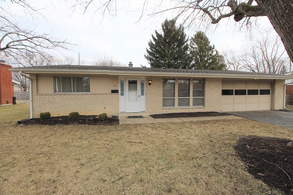 818 Albert St photo 1