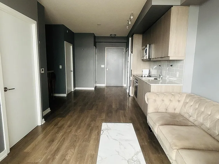 36 Manor Rd E #1302 — Photo 17