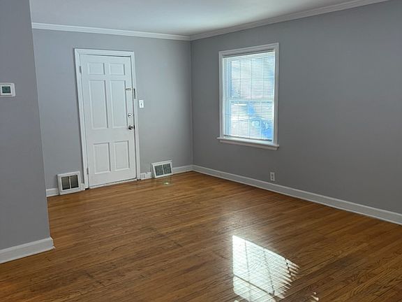 5th image of 4464 N Woodburn St