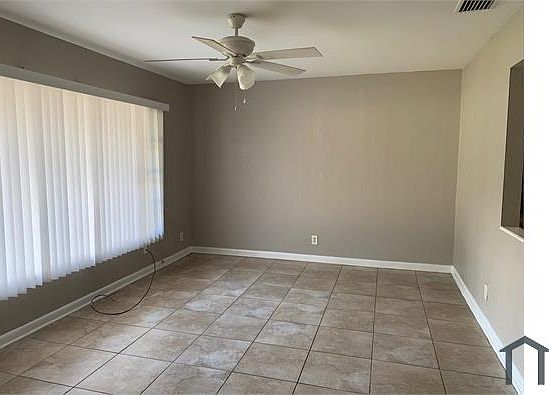 4th image of 3207 E Hanna Ave