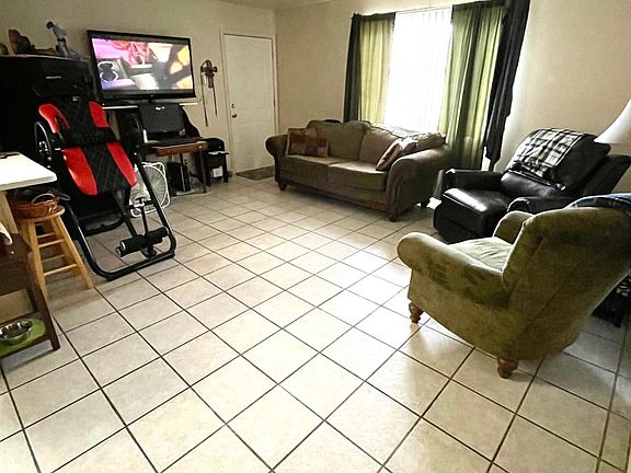 5th image of 3125 Arapaho Dr