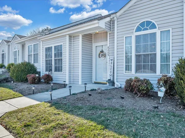 8209 Emerald Court Dr, Roanoke, VA 24019