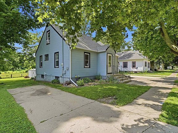 3rd image of 313 Prairie St