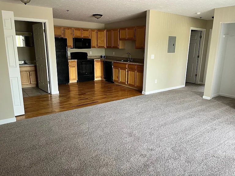 Lakepointe Apartment Homes — Photo 3