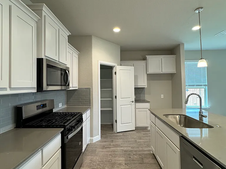 1201 Lisburn Dr — Photo 5