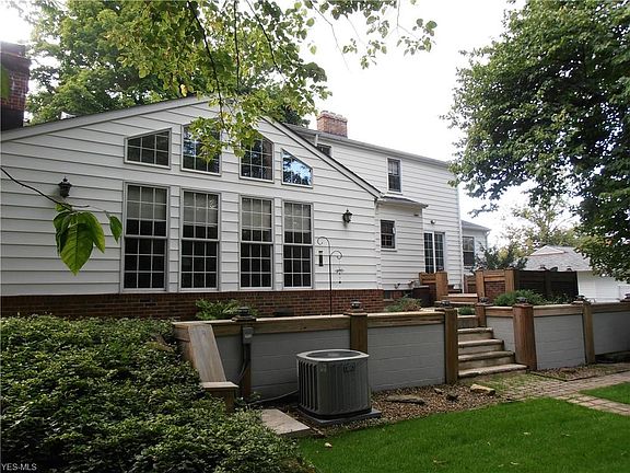 4th image of 1035 Eastlawn Dr