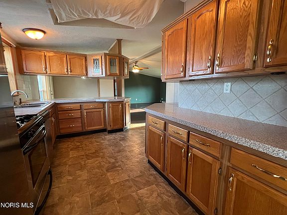 3rd image of 930 E Broadway St #23