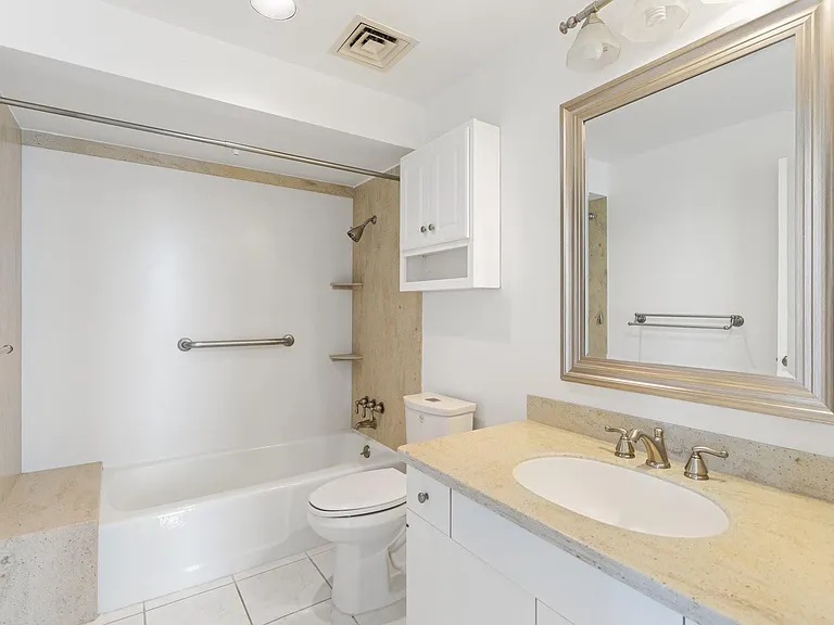 15 Greenway Plz #10G — Photo 36