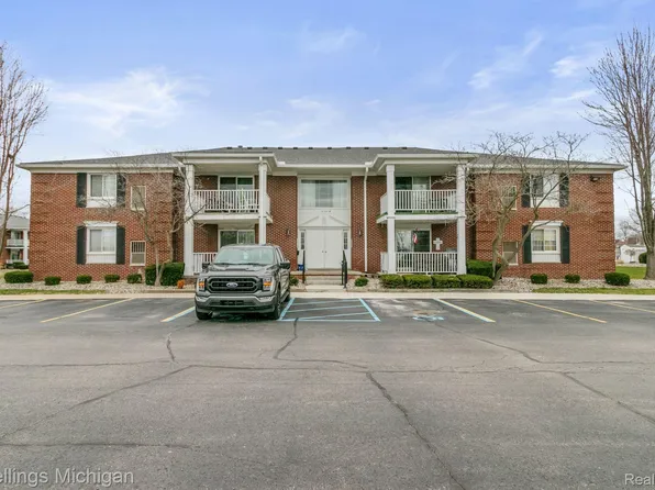 2100 Fort St #H-6, Trenton, MI 48183