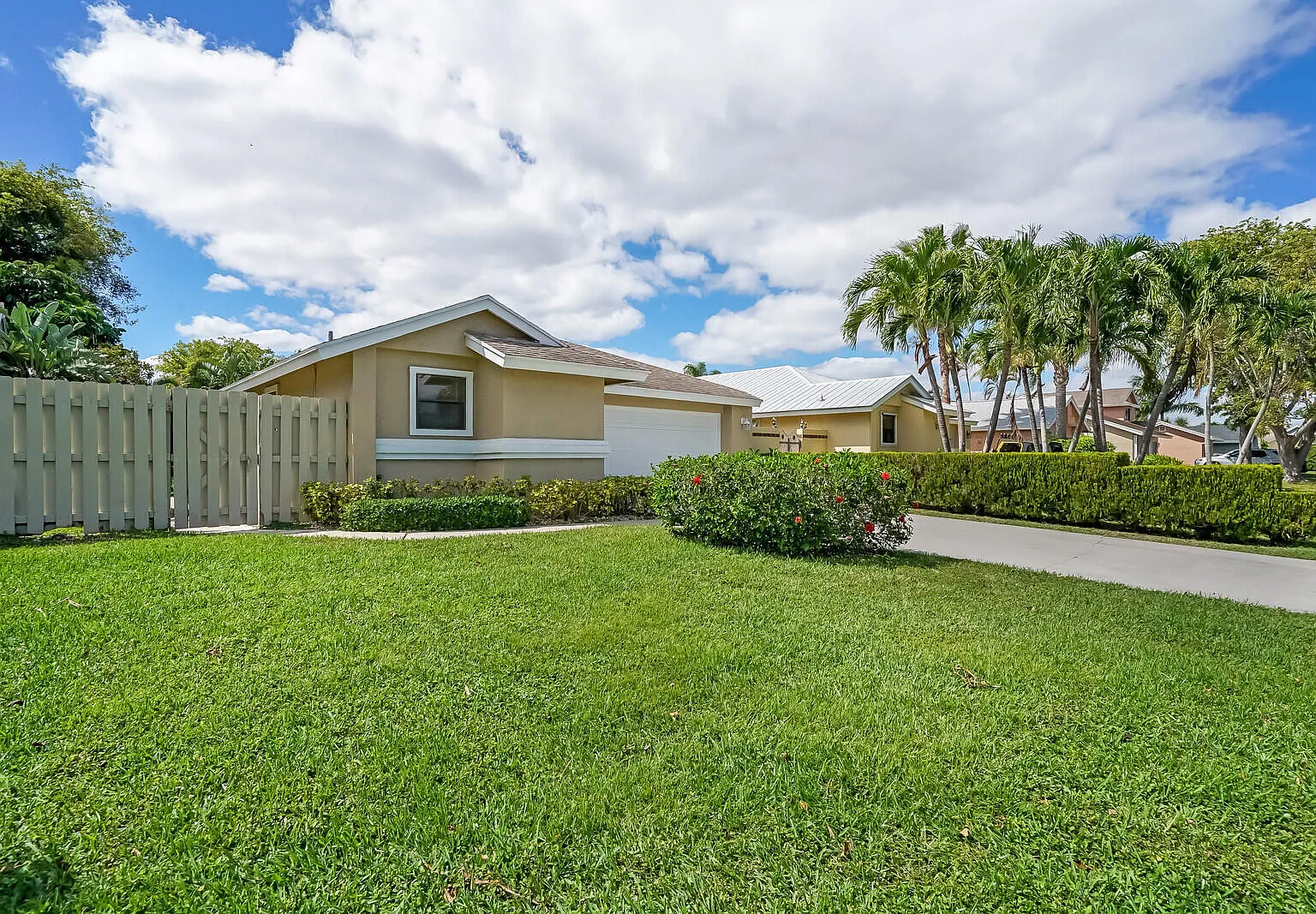 3 bed, 2.0 bath, 1603 sqft, $3,200 — Photo 3
