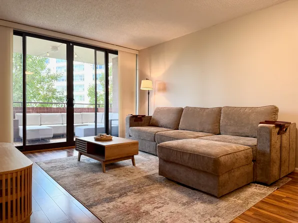 1001 N Randolph St APT 513, Arlington, VA 22201