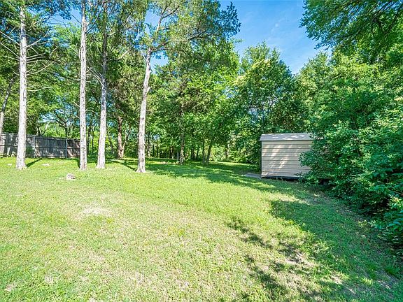 5th image of 1028 Woodridge Dr